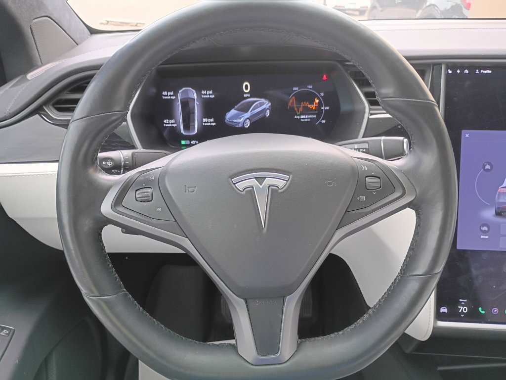 2020 Tesla Model X Long Range - Photo 25