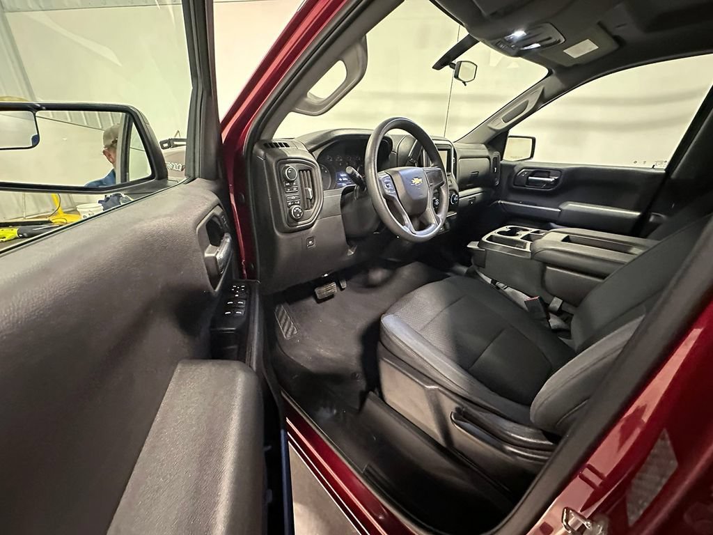 Used 2019 CAJUN RED TINTCOAT Chevrolet Custom image 17