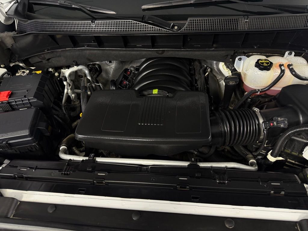 Used 2025 White Chevrolet LT image 35