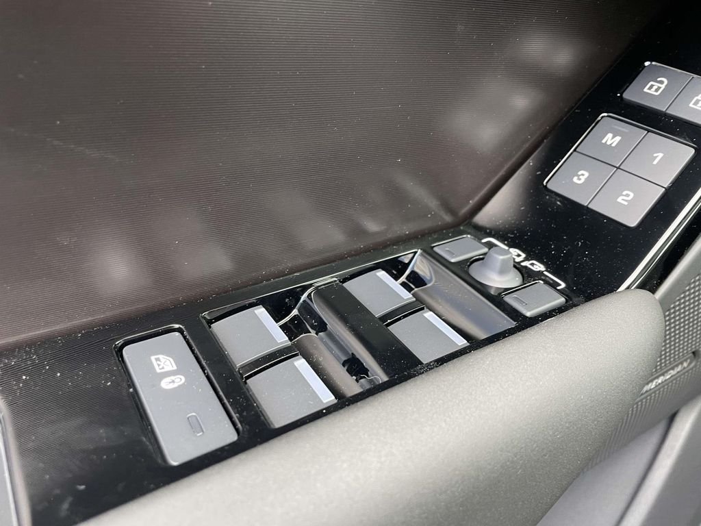 New 2026 Batumi Gold Land Rover Dynamic SE image 33