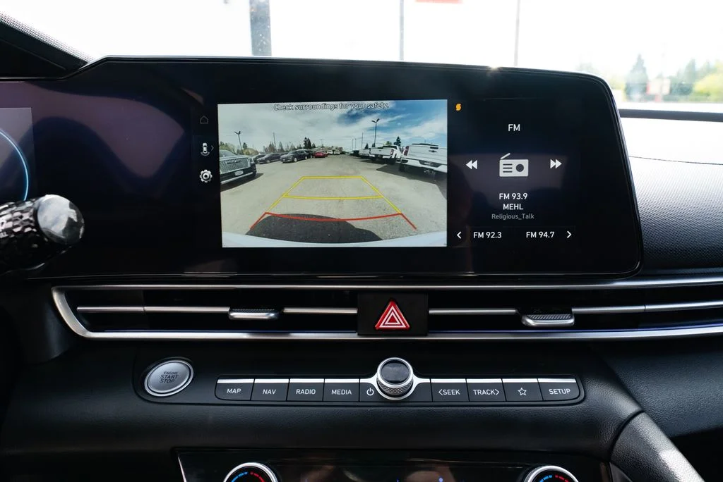Used 2024 White Hyundai SEL image 15