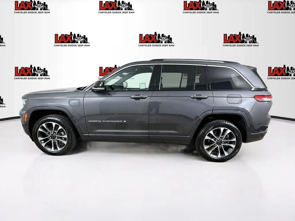 Used 2022 Gray Jeep Overland 4xe image 4