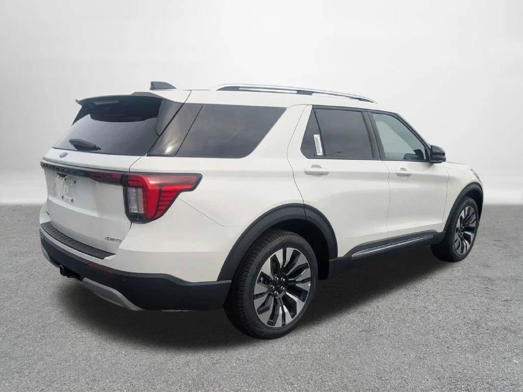 New 2026 Star White Metallic Tri-Coat Ford Platinum™ image 4
