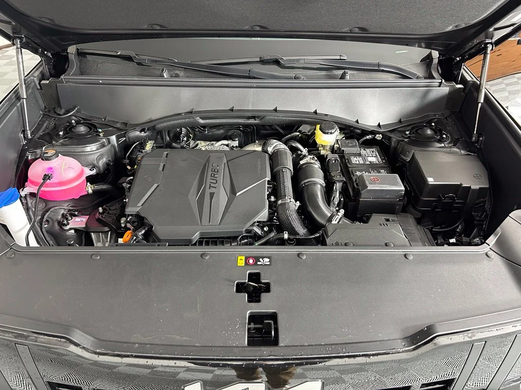 New 2027 Ebony Black Kia S image 23