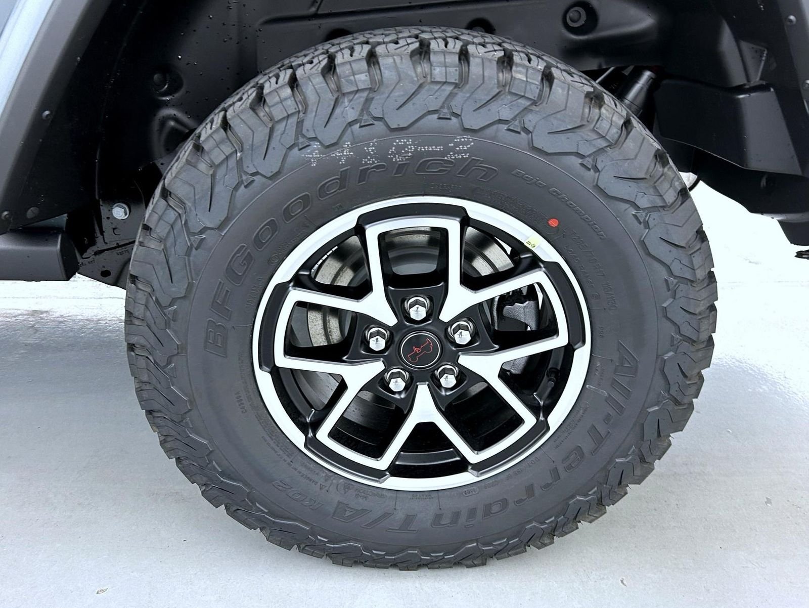 New 2026 Anvil Clear-Coat Exterior Paint Jeep Rubicon image 23