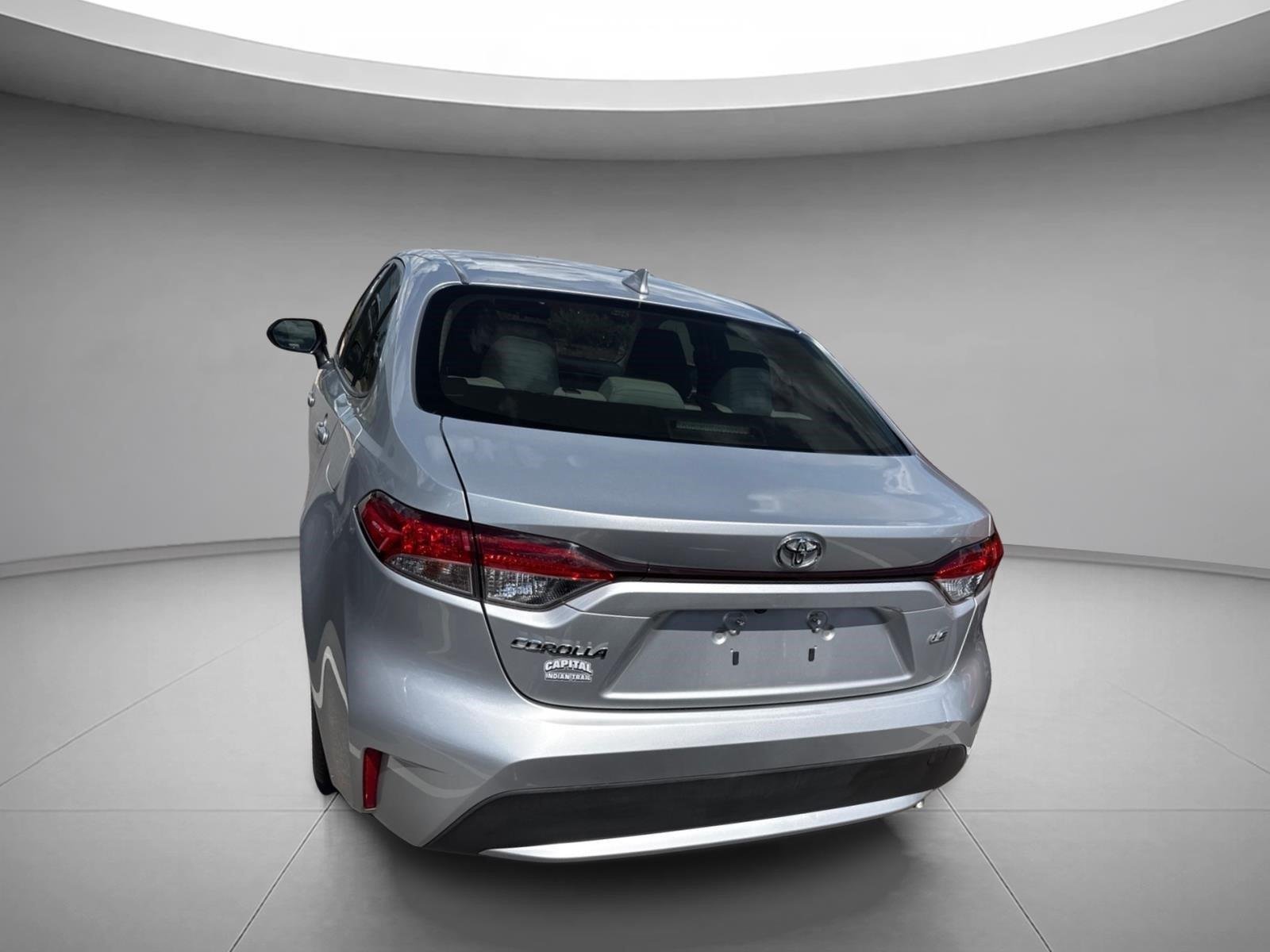 Used 2020 Classic Silver Metallic Toyota LE image 11