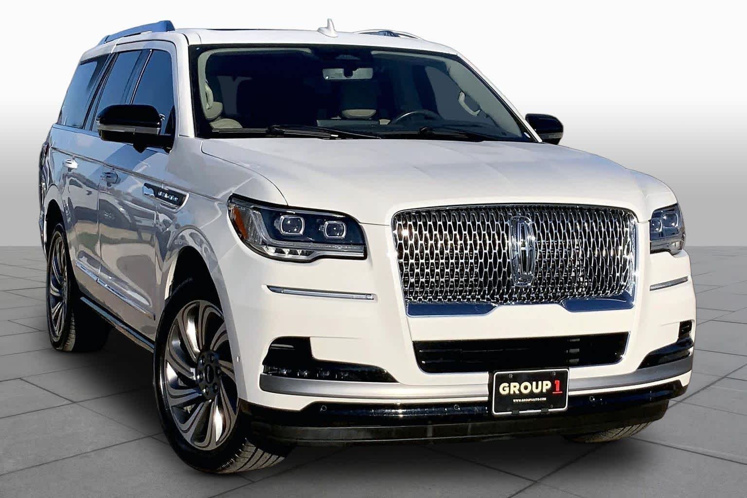 Used 2024 Pristine White Lincoln Reserve image 3