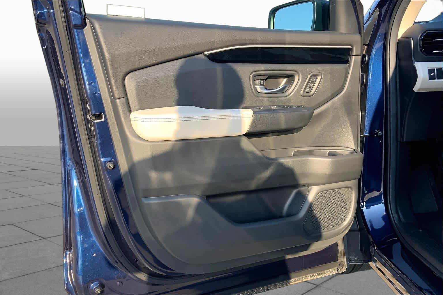 New 2026 Obsidian Blue Pearl Honda RTL image 10