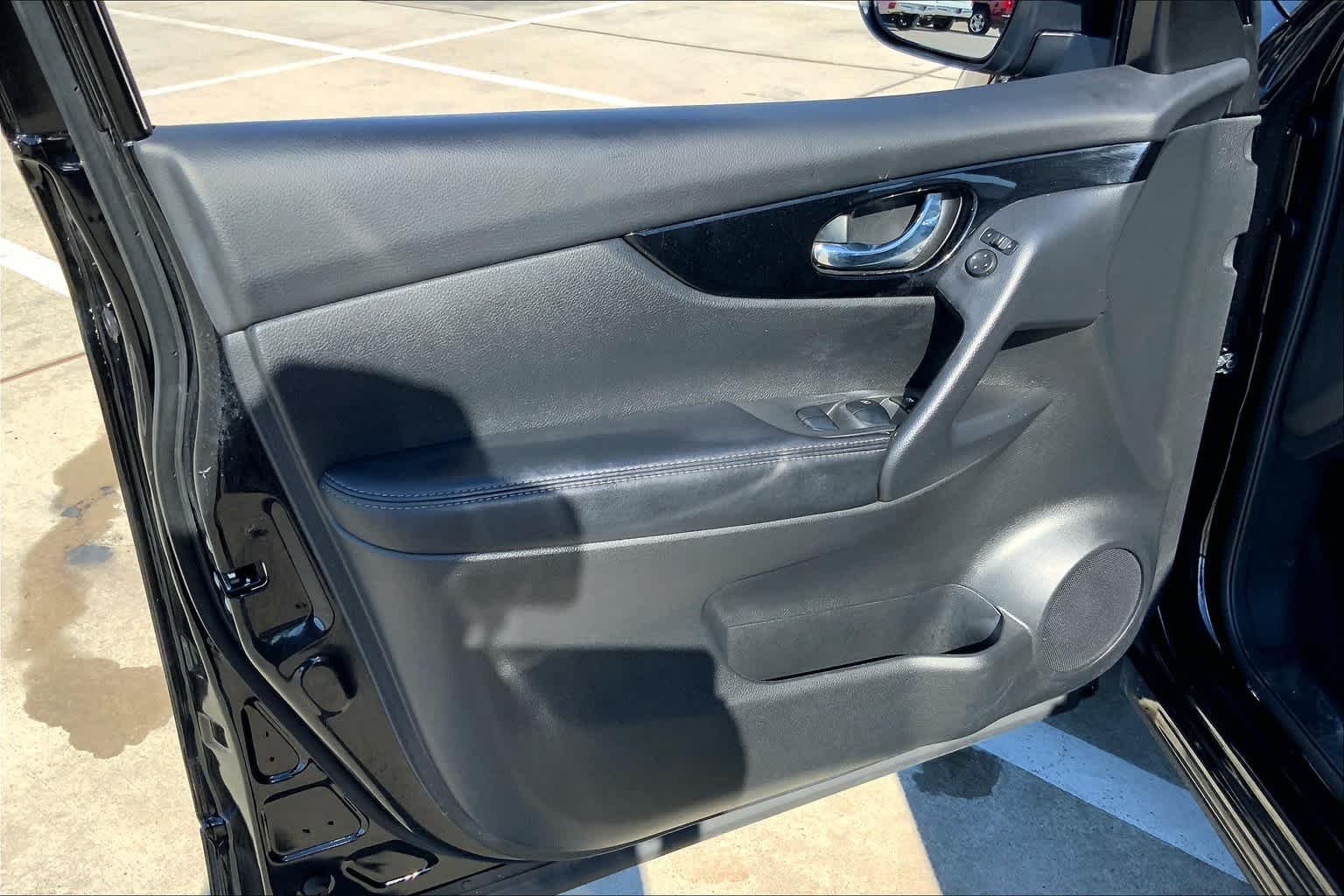 Used 2020 Magnetic Black Pearl Nissan SV image 21