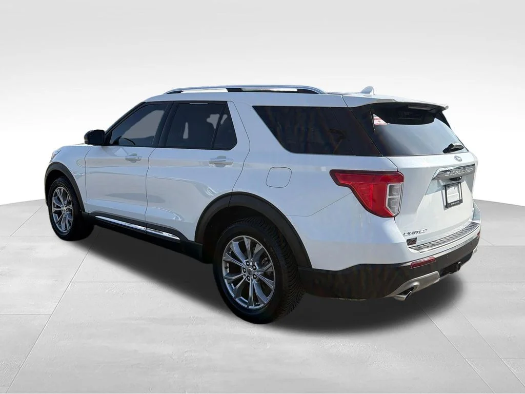 Used 2022 White Metallic Ford Limited image 8