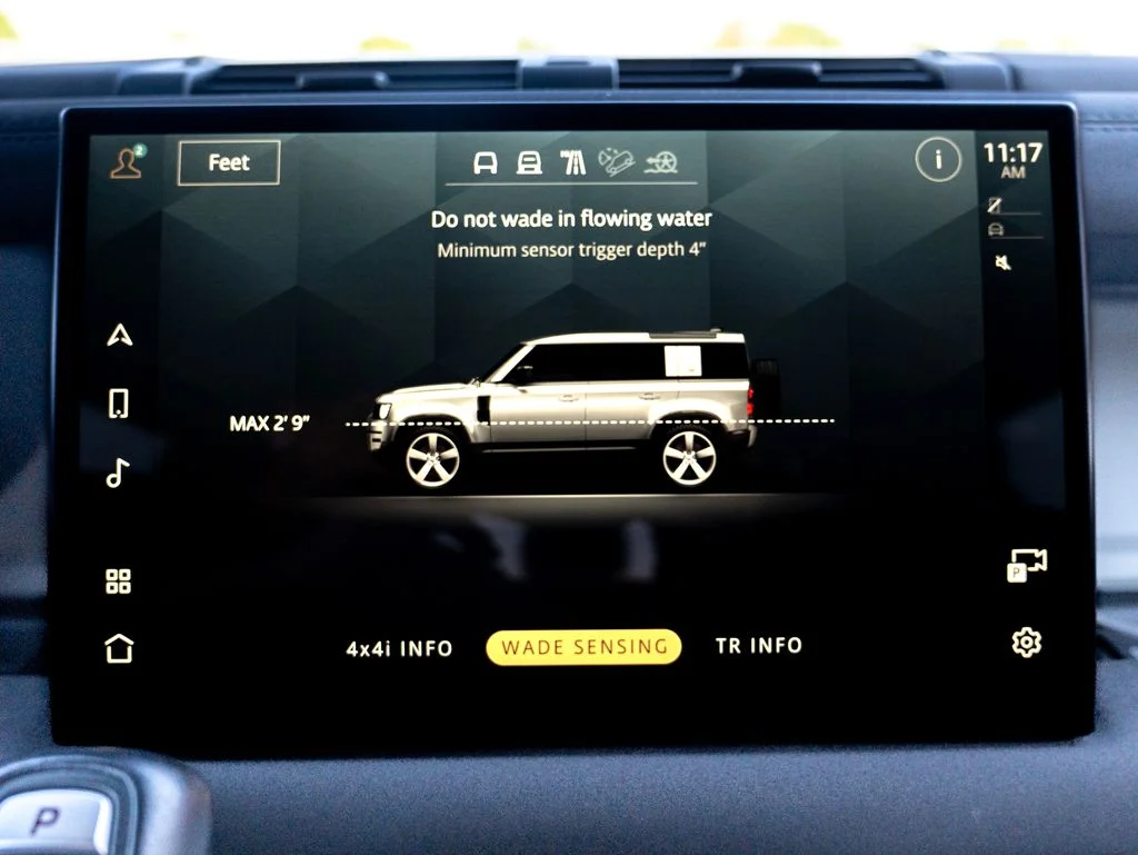 Certified Used 2023 Blue Land Rover X-Dynamic SE image 28
