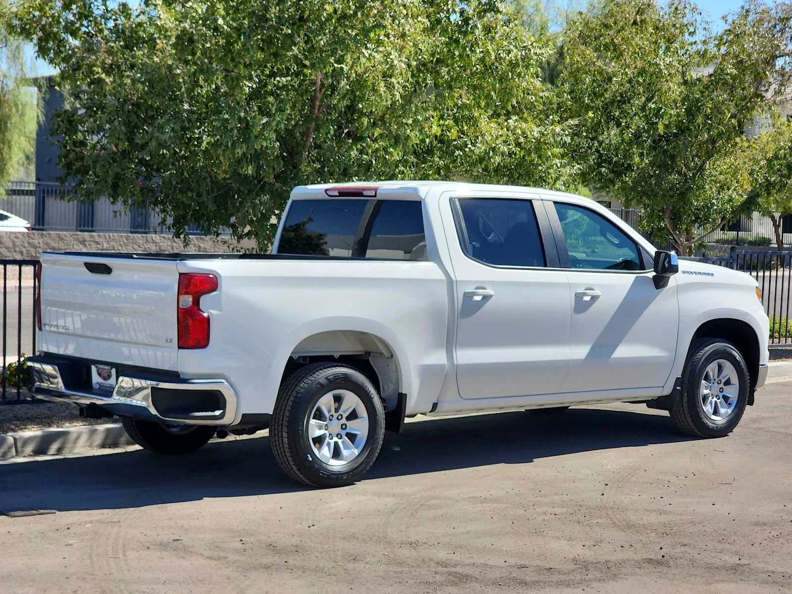 Used 2025 Summit White Chevrolet LT image 8