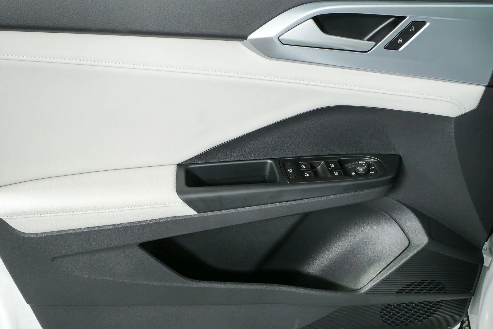 New 2026 Pure White Volkswagen SE image 6