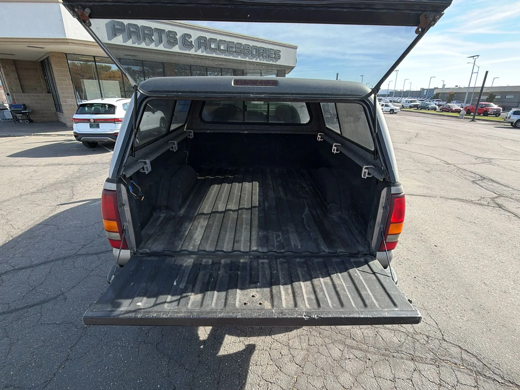 Used 2002 Gold GMC SLE image 12