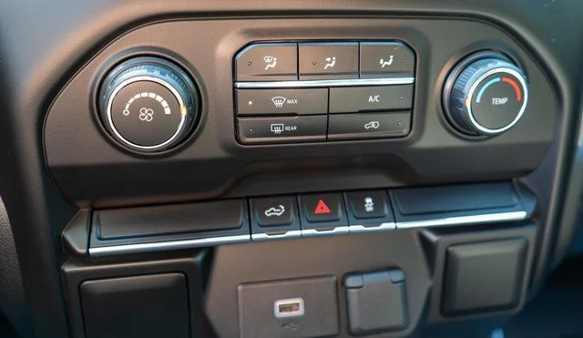 Used 2019 Blue Chevrolet Custom image 25