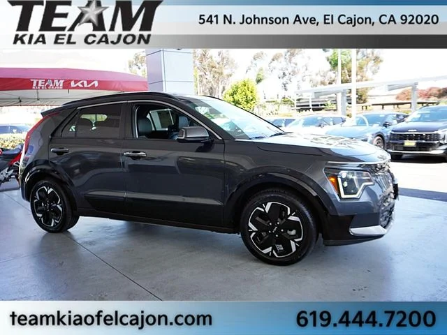 Used 2023 Gray Kia Wave image 9