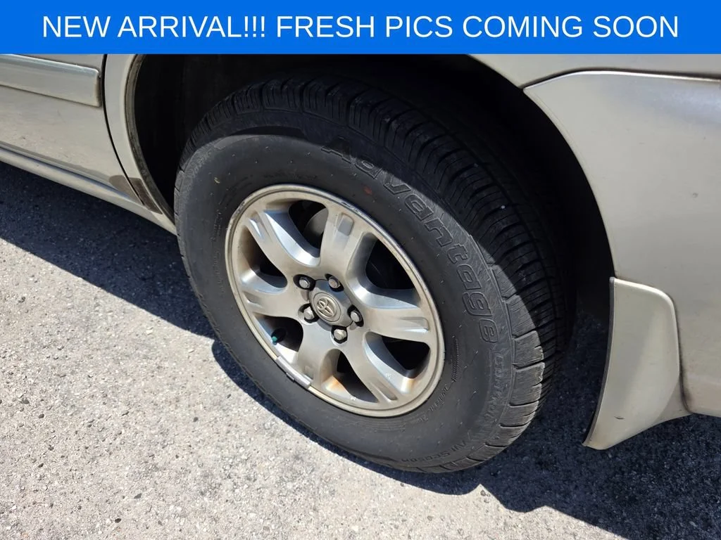 Used 2006  Toyota 4dr V6 (Natl) image 7