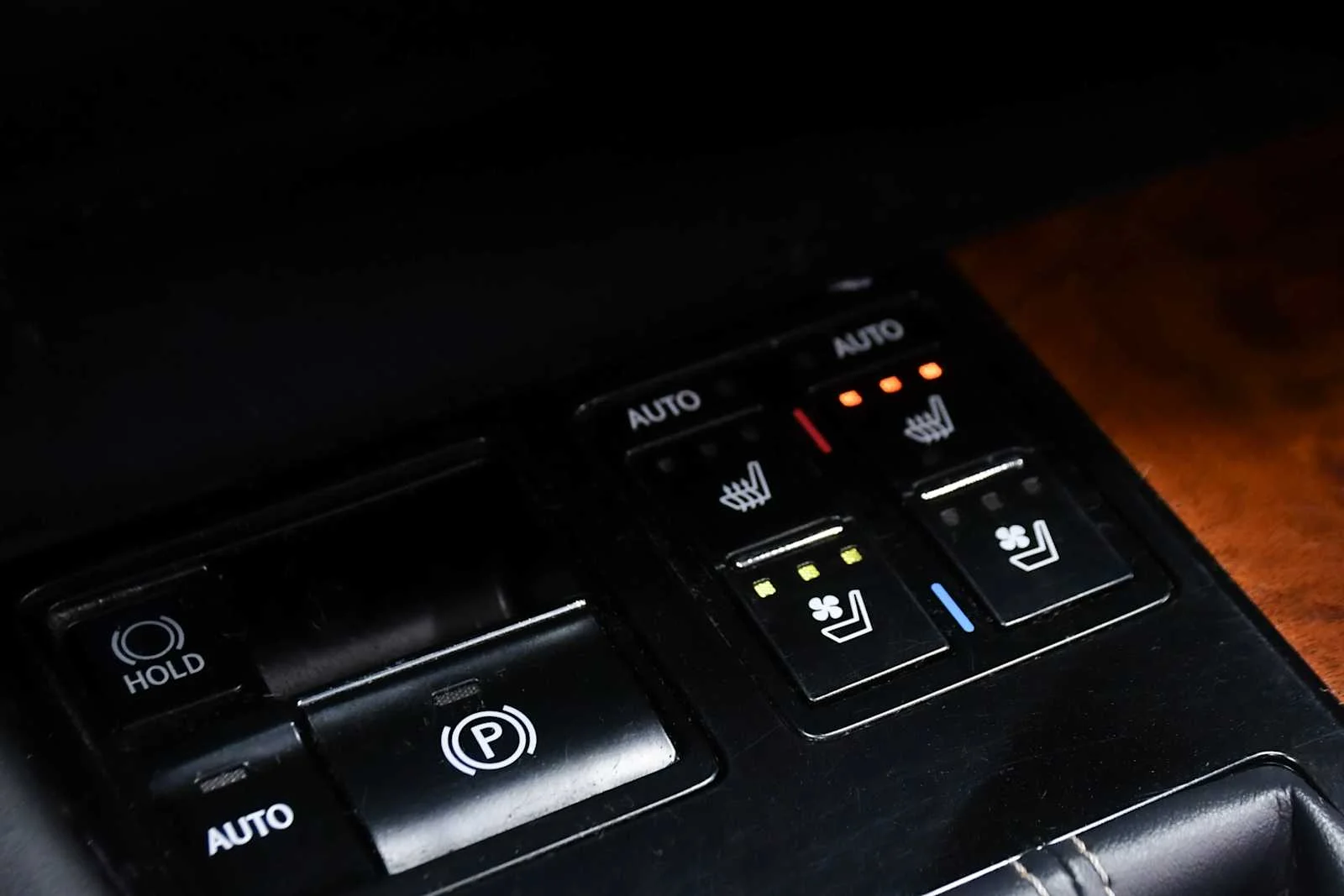 Used 2019 Atomic Silver Lexus Premium image 22