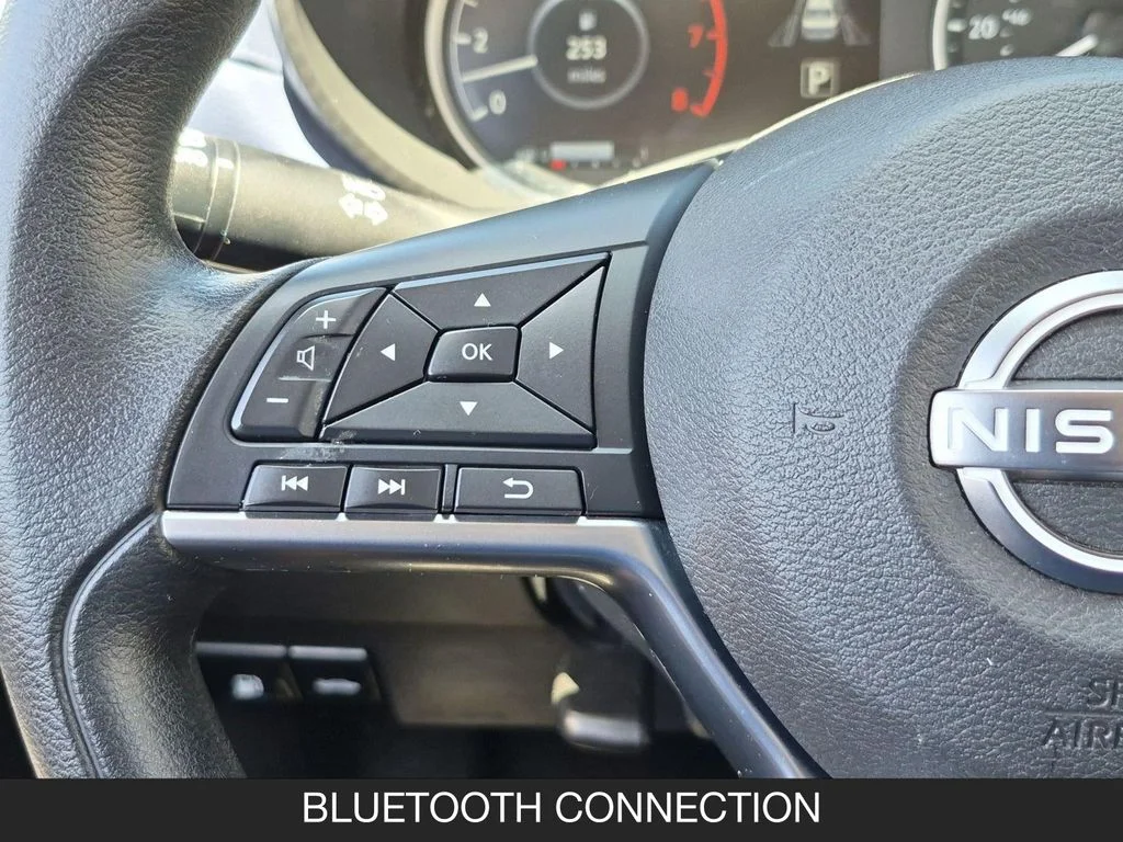 Used 2024 Silver Nissan 1.6 SV image 17