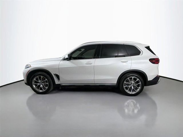 Used 2026 Mineral White Metallic BMW xDrive40i image 8
