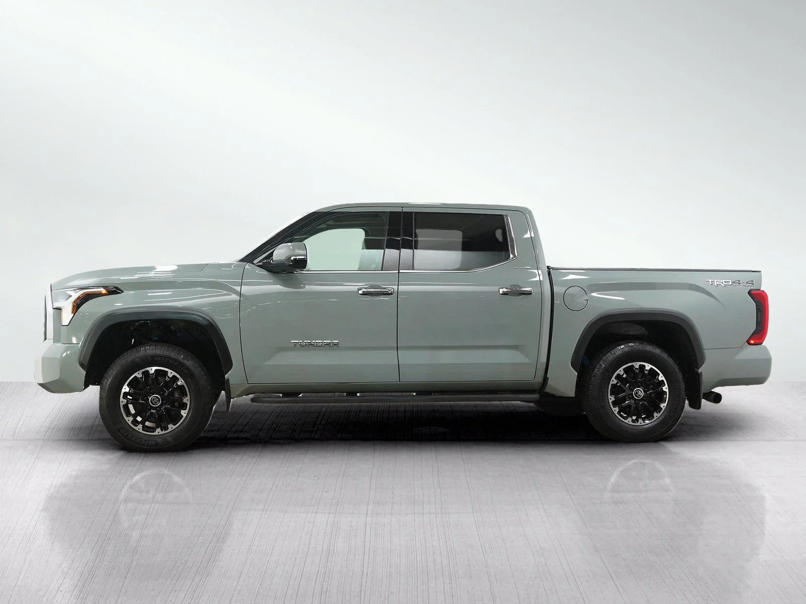 Used 2022  Toyota Limited image 2