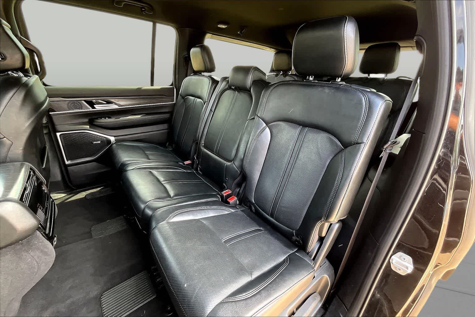 Used 2023 Diamond Black Crystal Pearlcoat Jeep Series II image 21