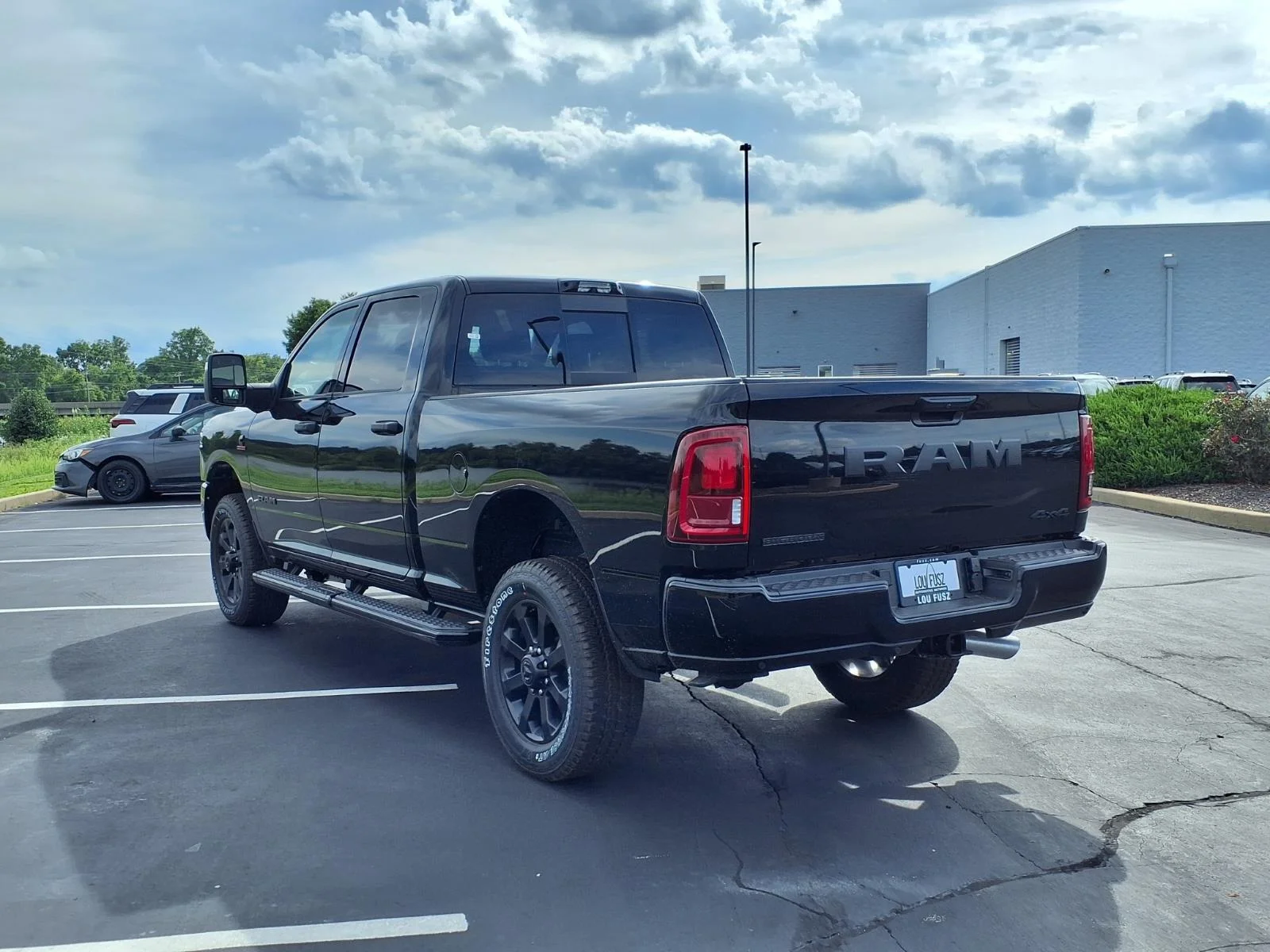 New 2026 Diamond Black Crystal Pearl-Coat Exterior Paint RAM Big Horn image 17