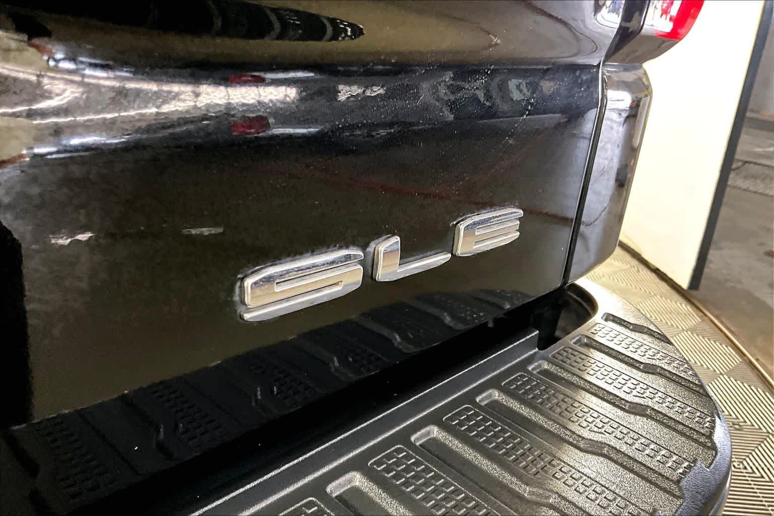 Used 2020 Onyx Black GMC SLE image 10
