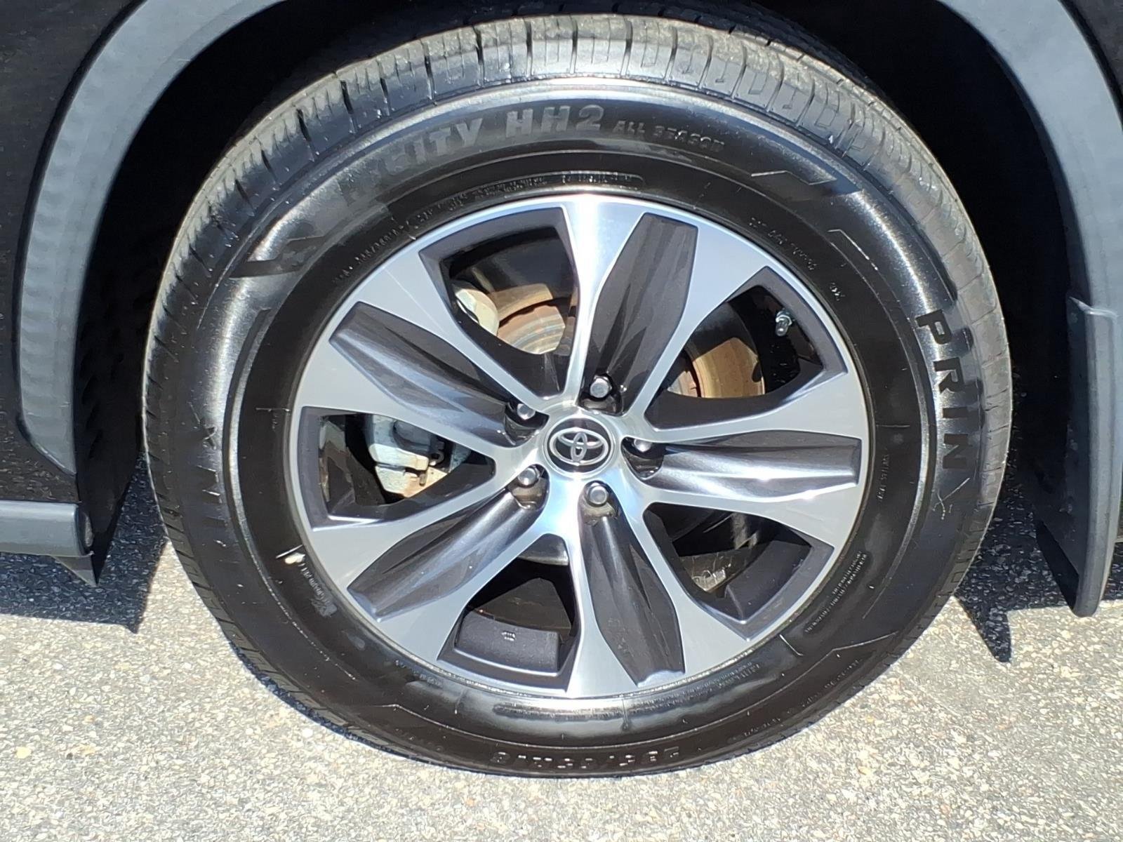 Used 2020 Midnight Black Metallic Toyota Hybrid XLE image 4