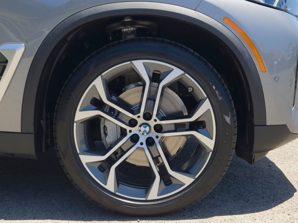 New 2026 Skyscraper Grey Metallic BMW xDrive40i image 6