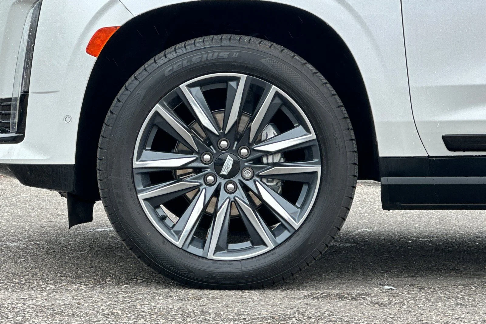 Used 2022  Cadillac Sport Platinum image 28