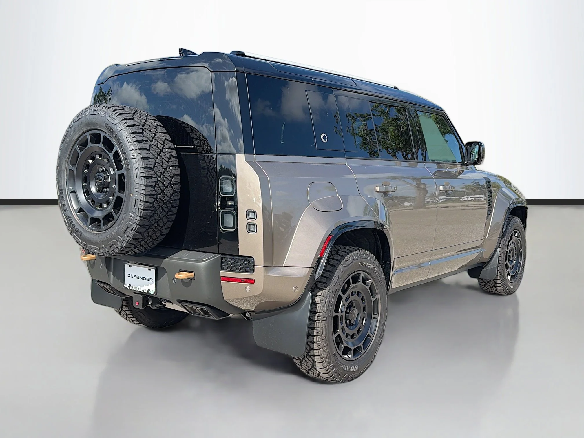 New 2026 Petra Copper Land Rover OCTA image 5