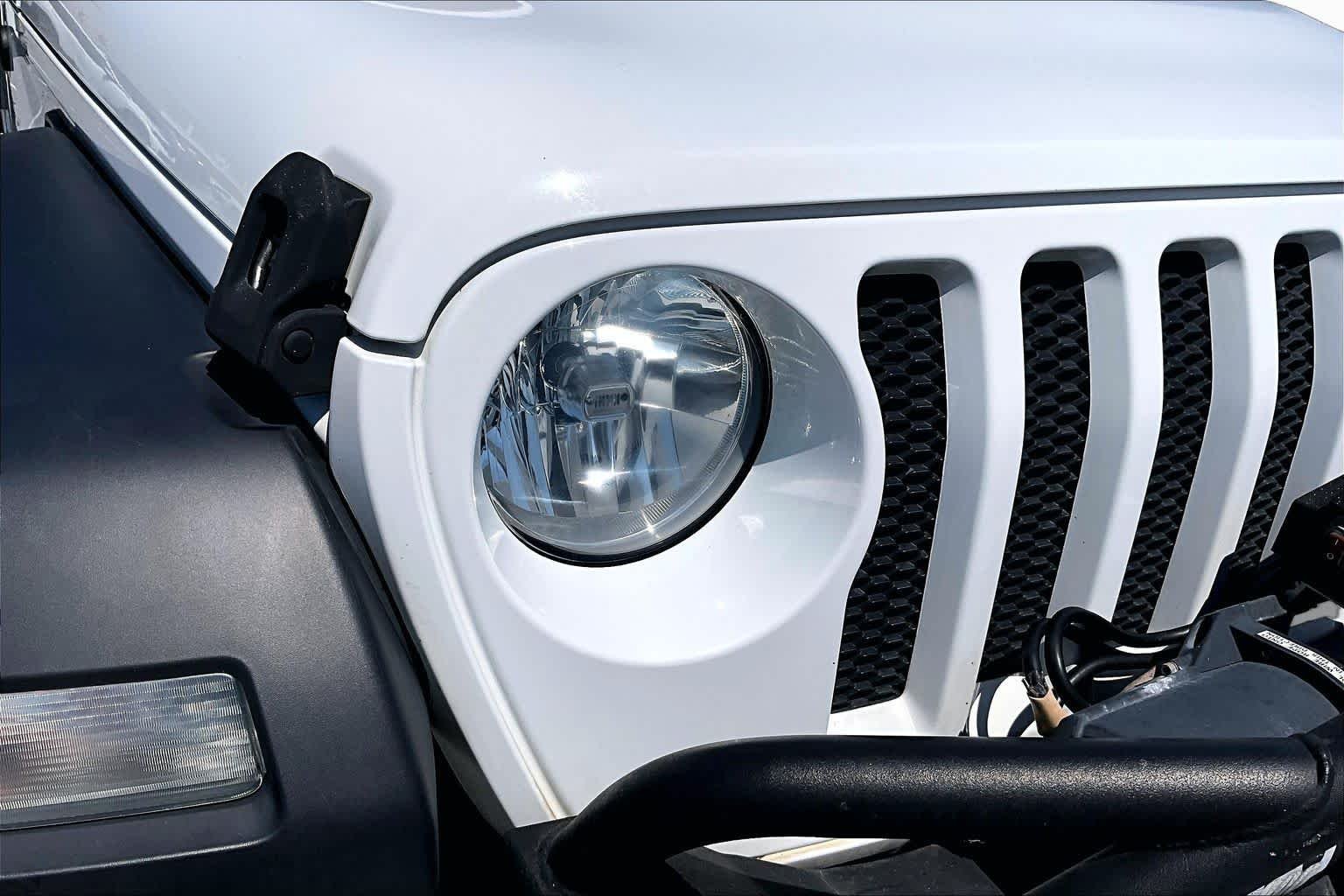 Used 2019 Bright White Clearcoat Jeep Sport S image 23