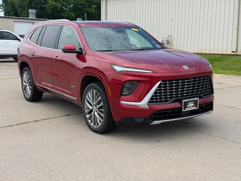 2025 Buick Enclave Avenir's photo