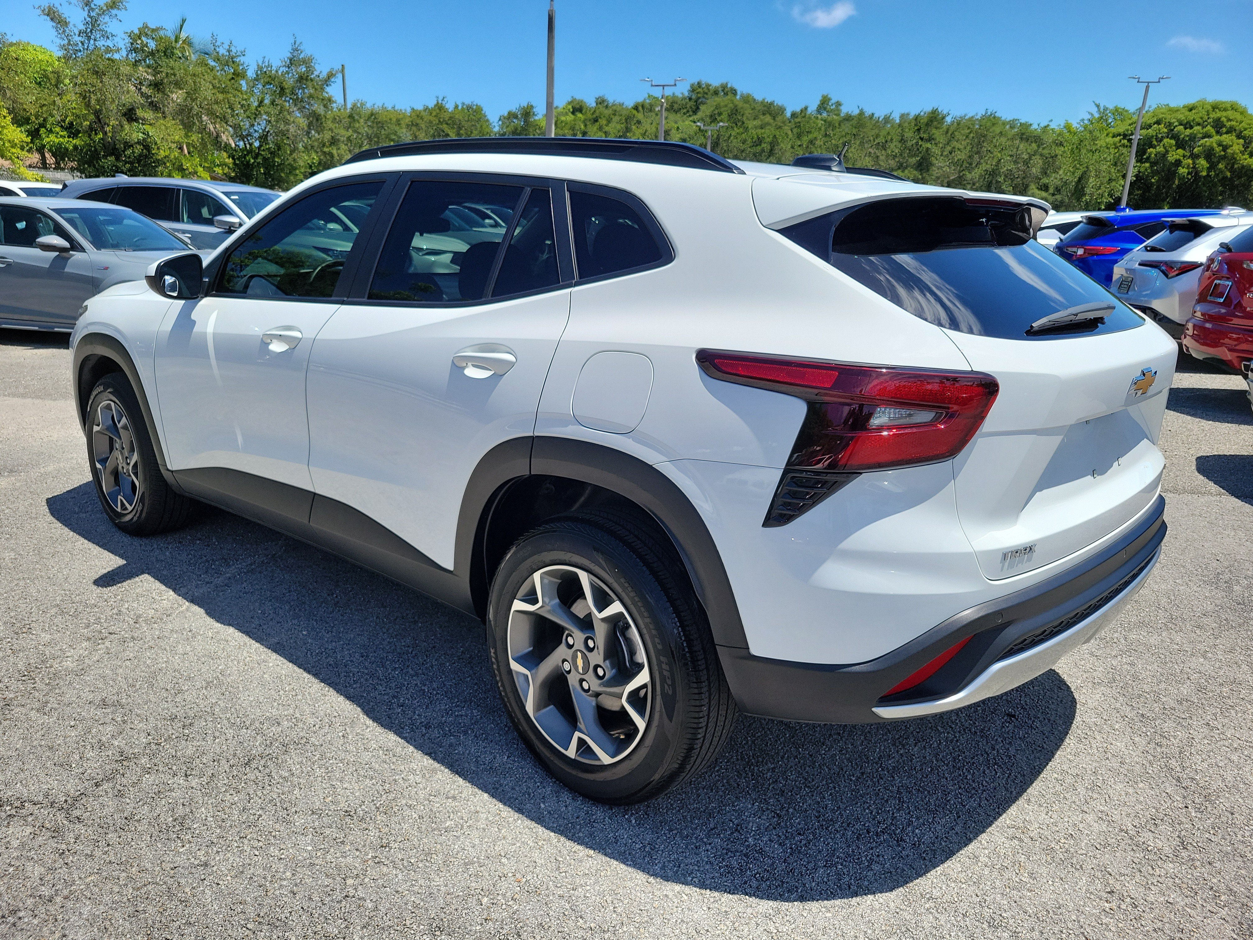 Used 2025  Chevrolet LT image 3