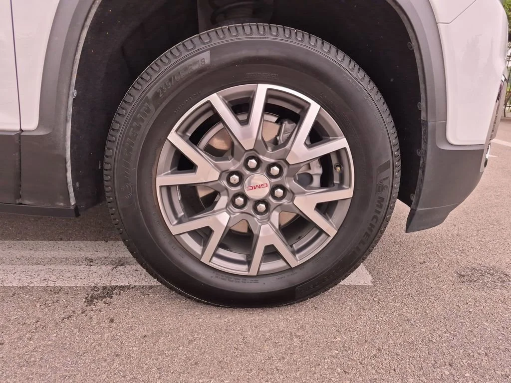 Used 2021 SUMMIT WHITE GMC SLE image 13