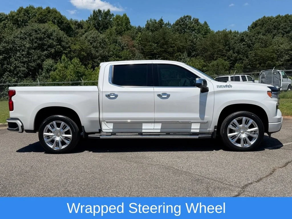 Used 2025 Iridescent Pearl Tricoat Chevrolet High Country image 36