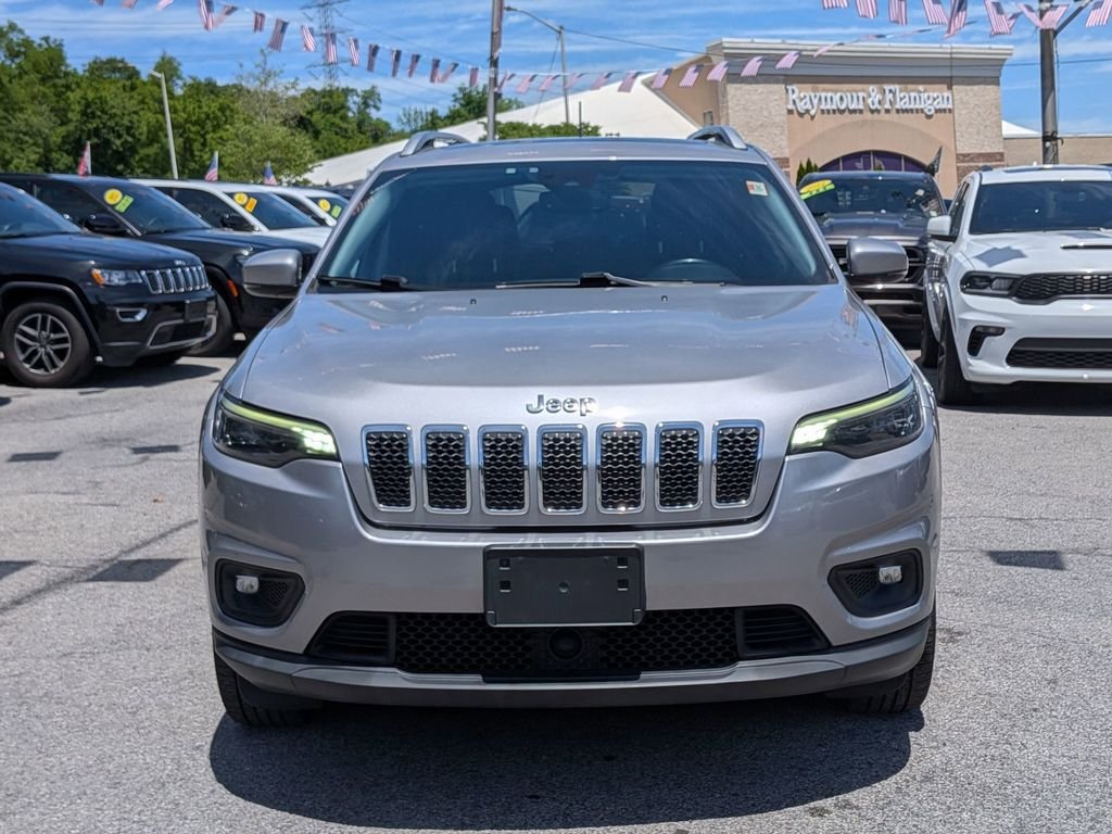 Used 2021 Silver Jeep Latitude Lux image 3