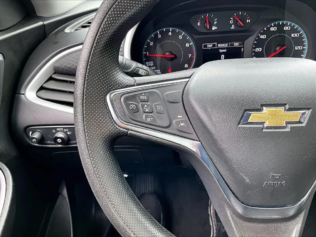 Used 2024 Summit White Chevrolet LT image 22