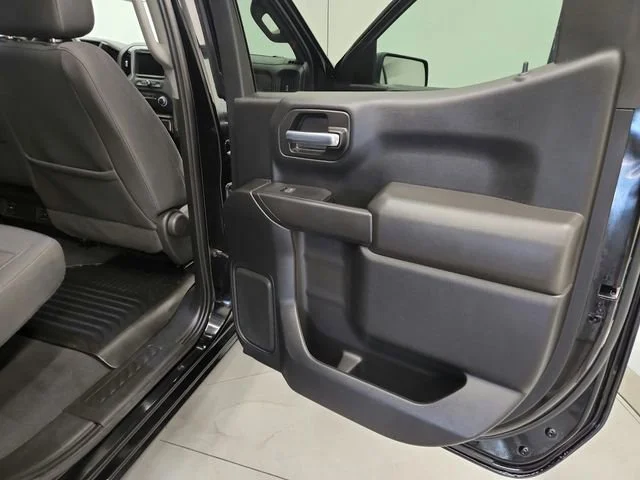 Used 2022 Black Chevrolet Custom image 39