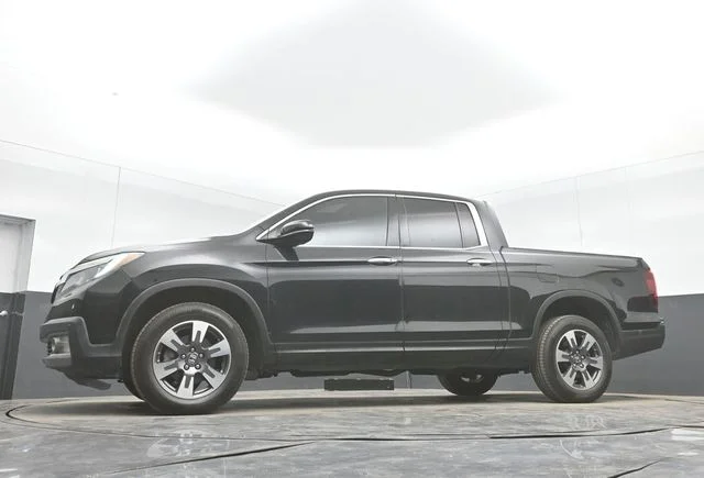 Used 2017 Crystal Black Pearl Honda RTL-E image 30