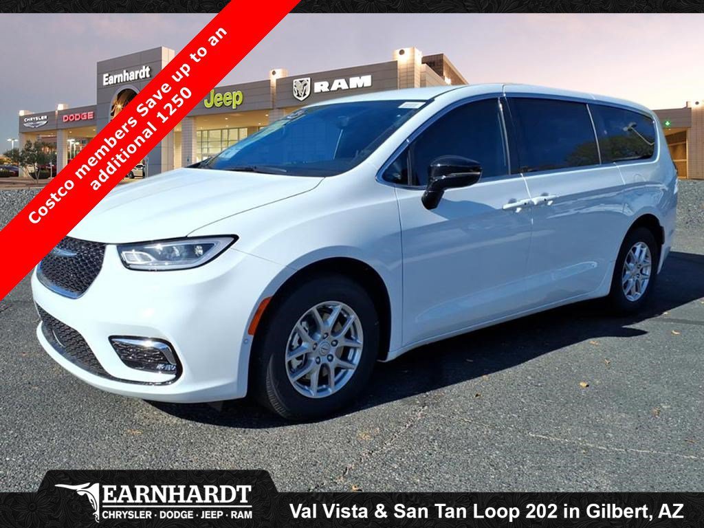 2026 Chrysler Pacifica Select's photo