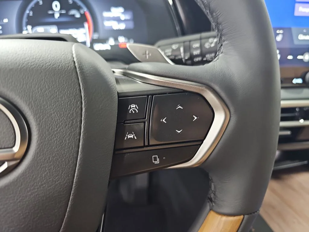 New 2026 Eminent White Pearl Lexus PREMIUM PLUS image 17