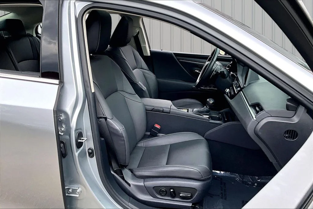 Used 2024 Silver Lexus 350 image 29