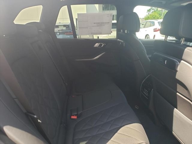 New 2026 Black Sapphire Metallic BMW xDrive40i image 17