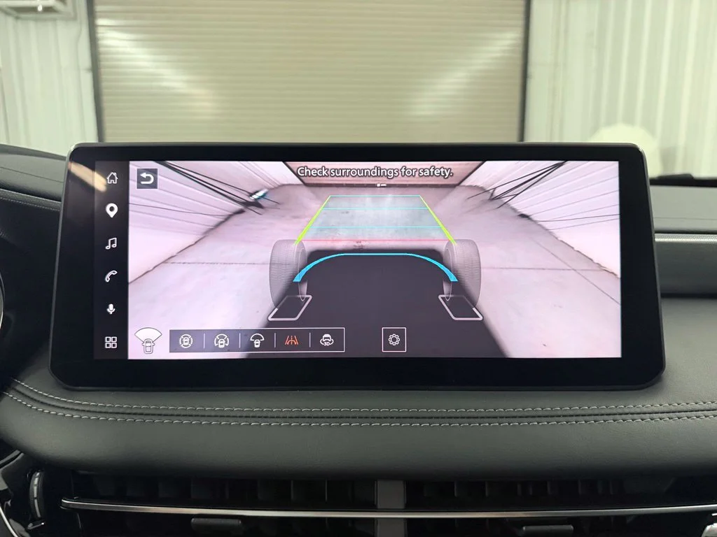New 2027 2T RAD WHT INFINITI Sport AWD image 19