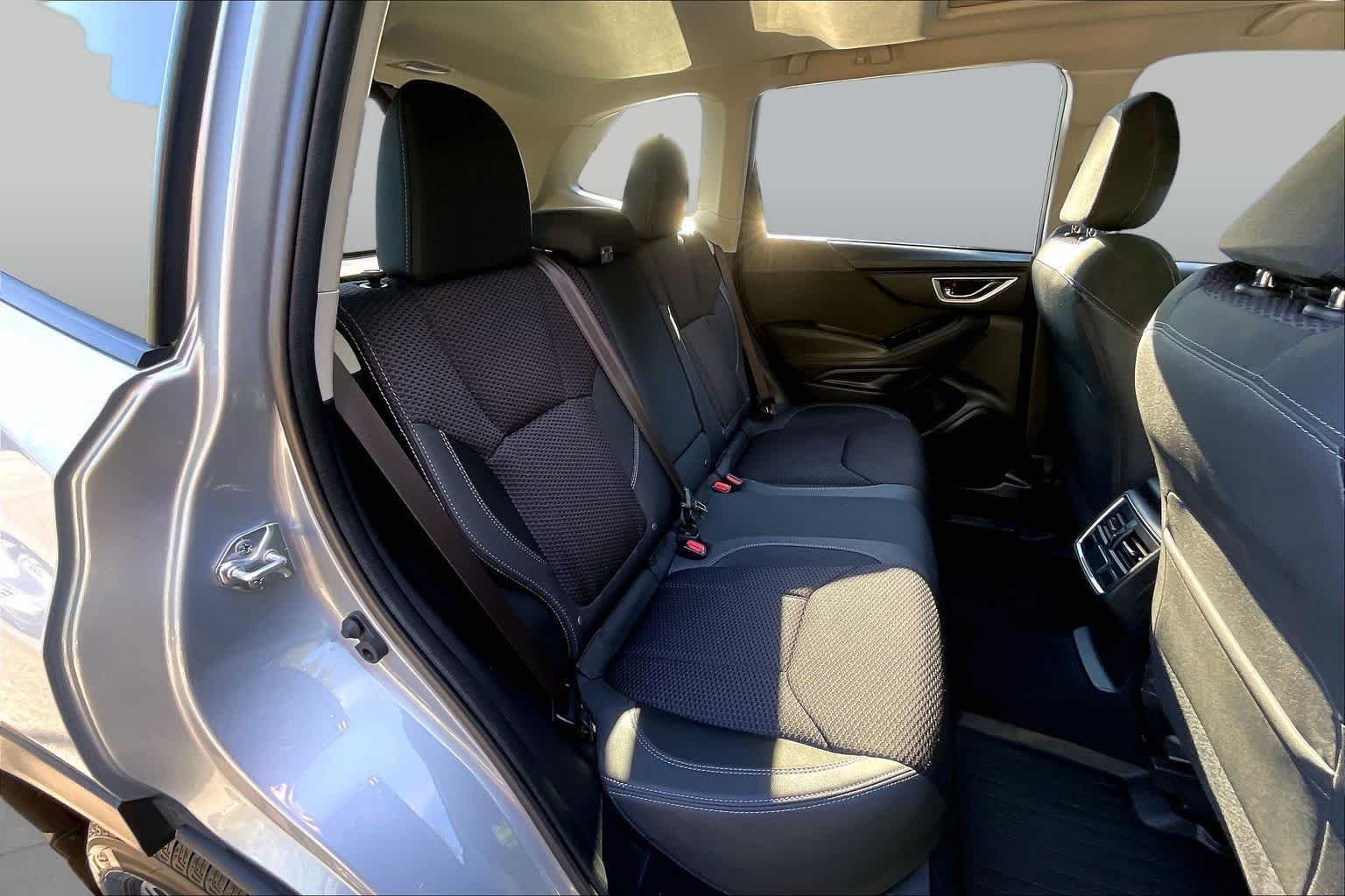 Used 2024 Ice Silver Metallic Subaru Premium image 20