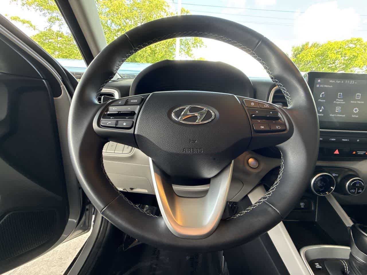 2025 Hyundai Venue SEL - Photo 15