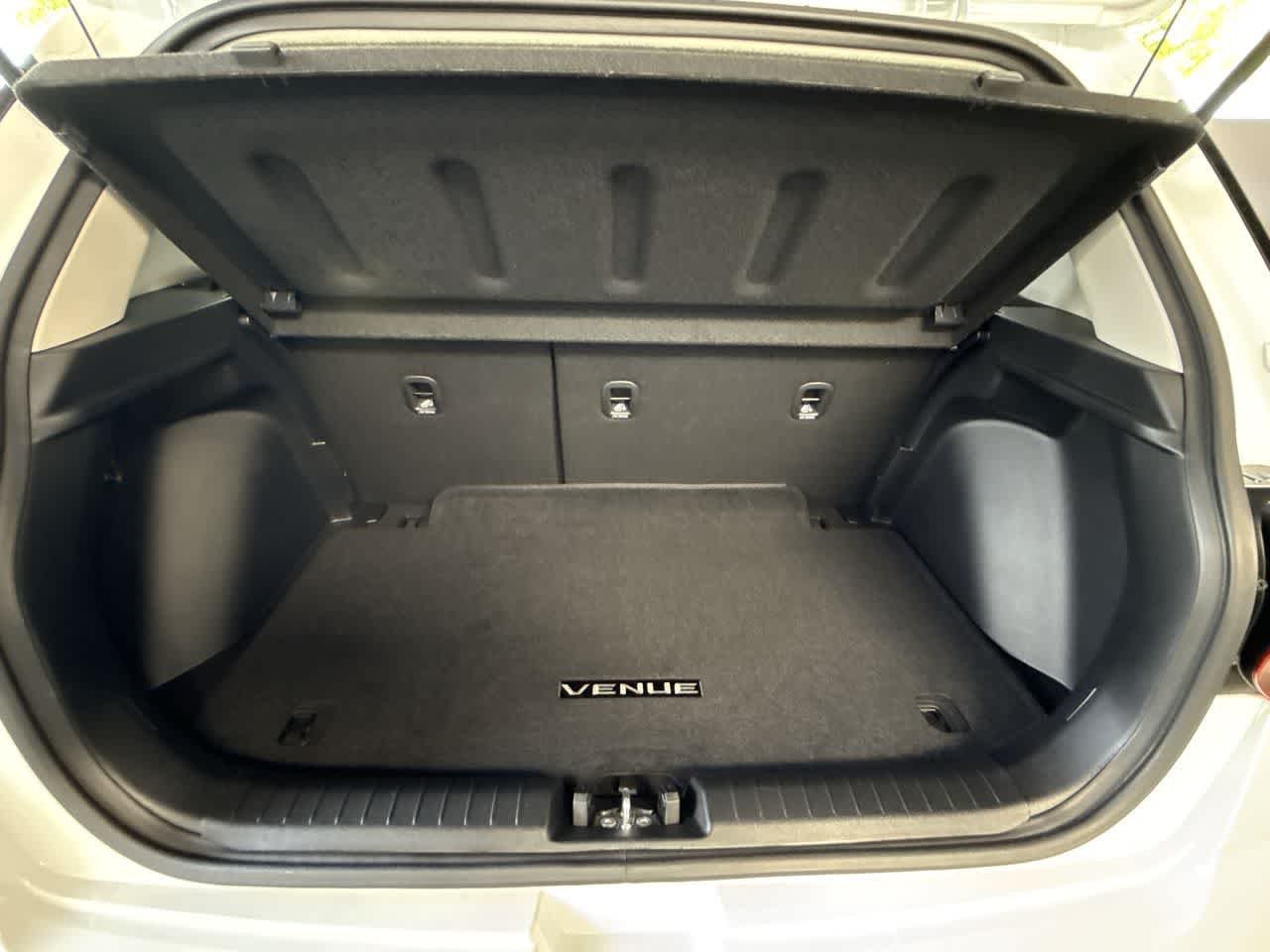 2025 Hyundai Venue SEL - Photo 25