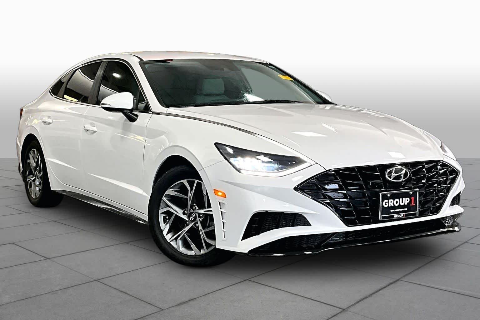 Used 2023 Serenity White Hyundai SEL image 3